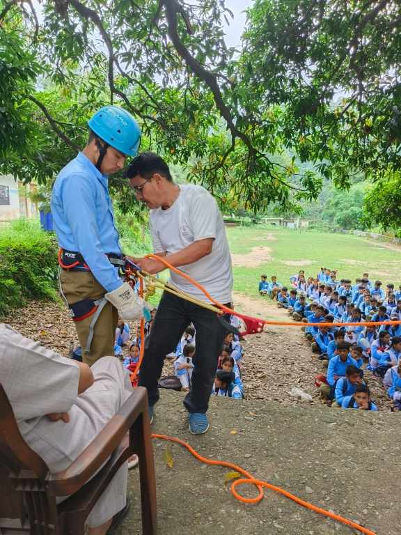 अमोडी इंटर कॉलेज में किया गया आपदा प्रबंधन कार्यशाला का आयोजन